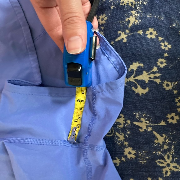 Lululemon Speed Up Low Rise shorts 2.5”. EUC sz 8 - Picture 4 of 5